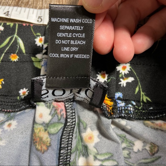 Soho Apparel Floral Stretch Belted Ankle Pants Size M - Picture 6 of 15